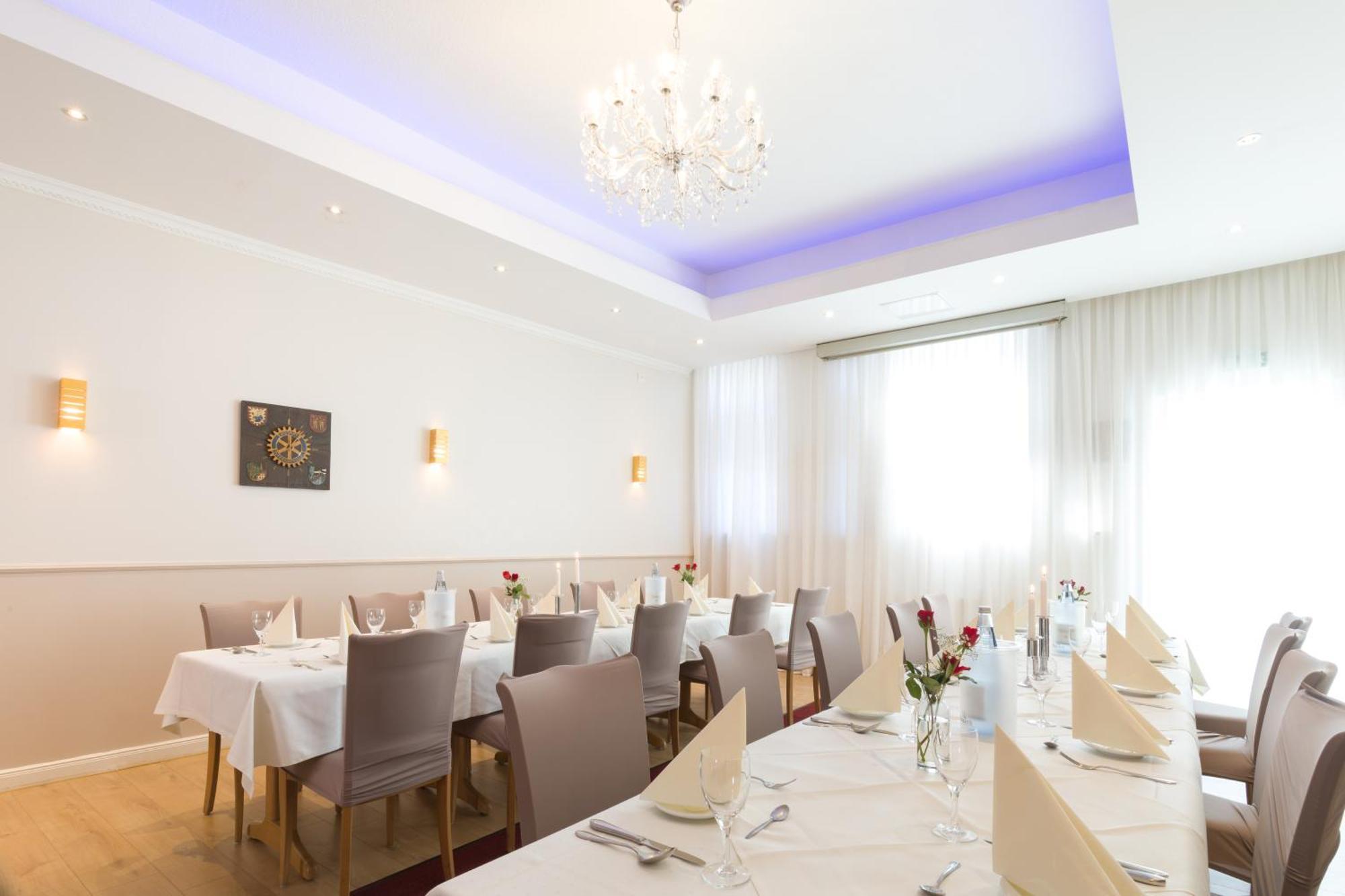 Hotel & Restaurant Wiggers Bad Oldesloe Exterior photo